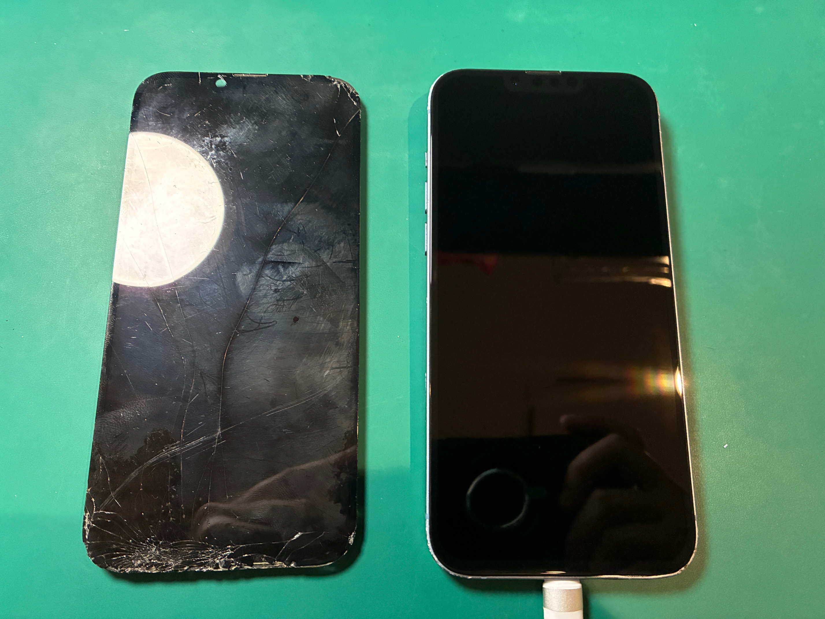 神戸市からお越しのお客様よりiPhone14Plusの画面交換をご依頼いただきました！